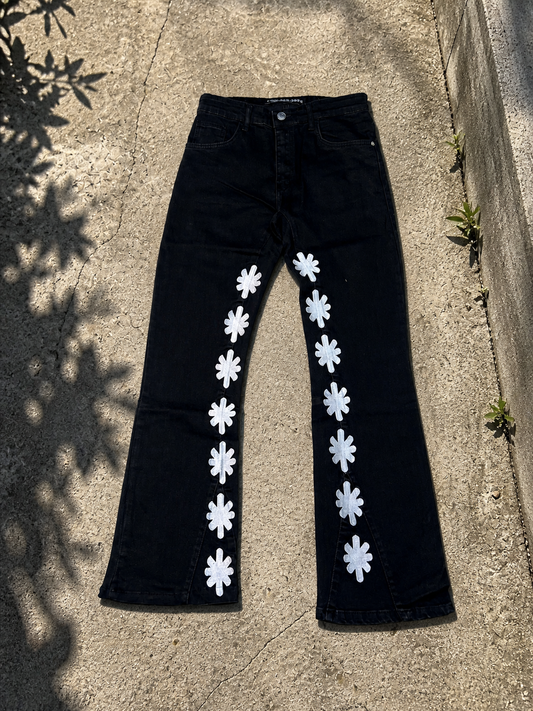 Black Flared Jeans 🌼
Premium Denim
Flower Patch Design
Y2K / Streetwear Fit